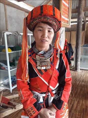 Sản phẩm dệt thổ cẩm của người dân tộc Pà Thẻn ở xã Tân Bắc (Quang Bình, Hà Giang). Ảnh: Nguyễn Chiến - TTXVN