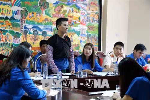 Các đoàn viên, thanh niên chia sẻ những suy nghĩ, kinh nghiệm hay trong quá trình học tập, làm theo lời Bác. Ảnh: Diệp Anh - TTXVN