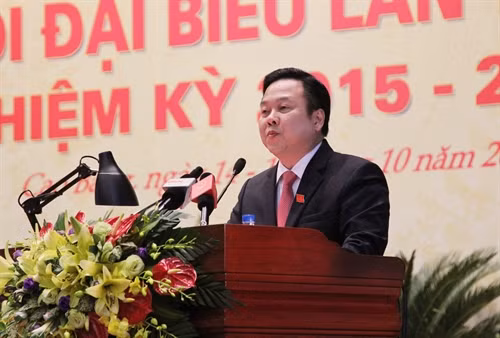 Đồng chí Nguyễn Hoàn Anh- Bí thư Tỉnh ủy Cao Bằng trình bày báo cáo chính trị tại Đại hội. Ảnh: Quân Trang- TTXVN