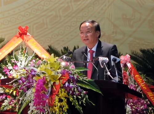 Đồng chí Tô Huy Rứa, Ủy viên Bộ Chính trị, Bí thư Trung ương Đảng, Trưởng Ban Tổ chức Trung ương phát biểu chỉ đạo Đại hội đại biểu Đảng bộ tỉnh Điện Biên lần thứ XIII. Ảnh: Xuân Tư- TTXVN