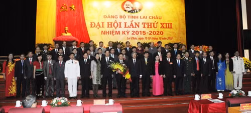 Ban chấp hành Đảng bộ tỉnh Lai Châu nhiệm kỳ 2015 - 2020 ra mắt Đại hội. Ảnh: Công Hải- TTXVN