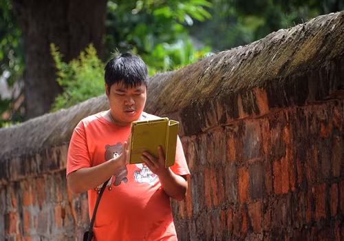 Mọi lúc, mọi nơi cũng cố gắng “săn Pokémon”.