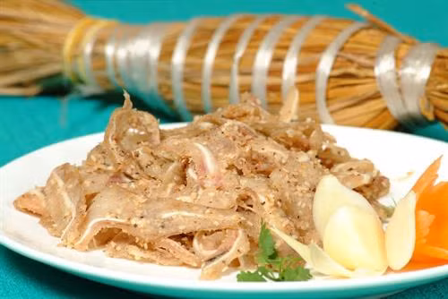 Tré đã được bóc vỏ cho lên đĩa
