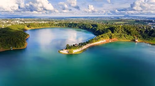 Biển Hồ, thắng cảnh du lịch nổi tiếng của thành phố Pleiku, tỉnh Gia Lai. Ảnh: Nguyễn Hoài Nam - TTXVN