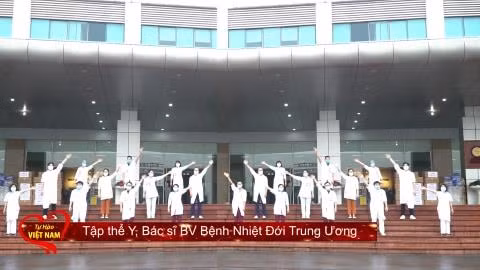 Sự đoàn kết, đồng lòng của toàn thể nhân dân Việt Nam chính là thông điệp ý nghĩa ekip sản xuất muốn gửi gắm qua MV. Ảnh: suckhoedoisong.vn