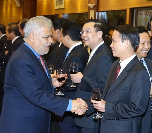 Các đại biểu tham dự buổi lễ. Ảnh: Thống Nhất-TTXVN