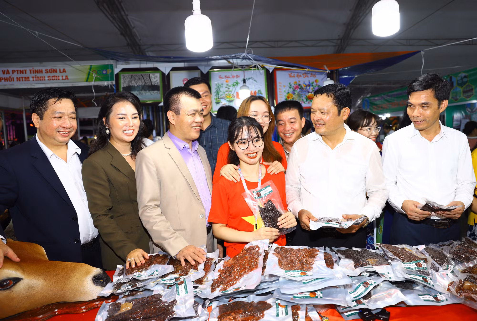 Ấn tượng sự kiện giới thiệu sản phẩm OCOP gắn với văn hóa các tỉnh miền núi phía Bắc ảnh 3