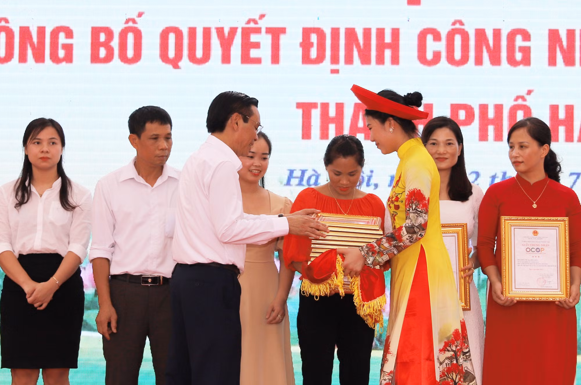 Hà Nội tìm giải pháp phát triển kinh tế làng nghề từ du lịch và sản phẩm OCOP ảnh 3