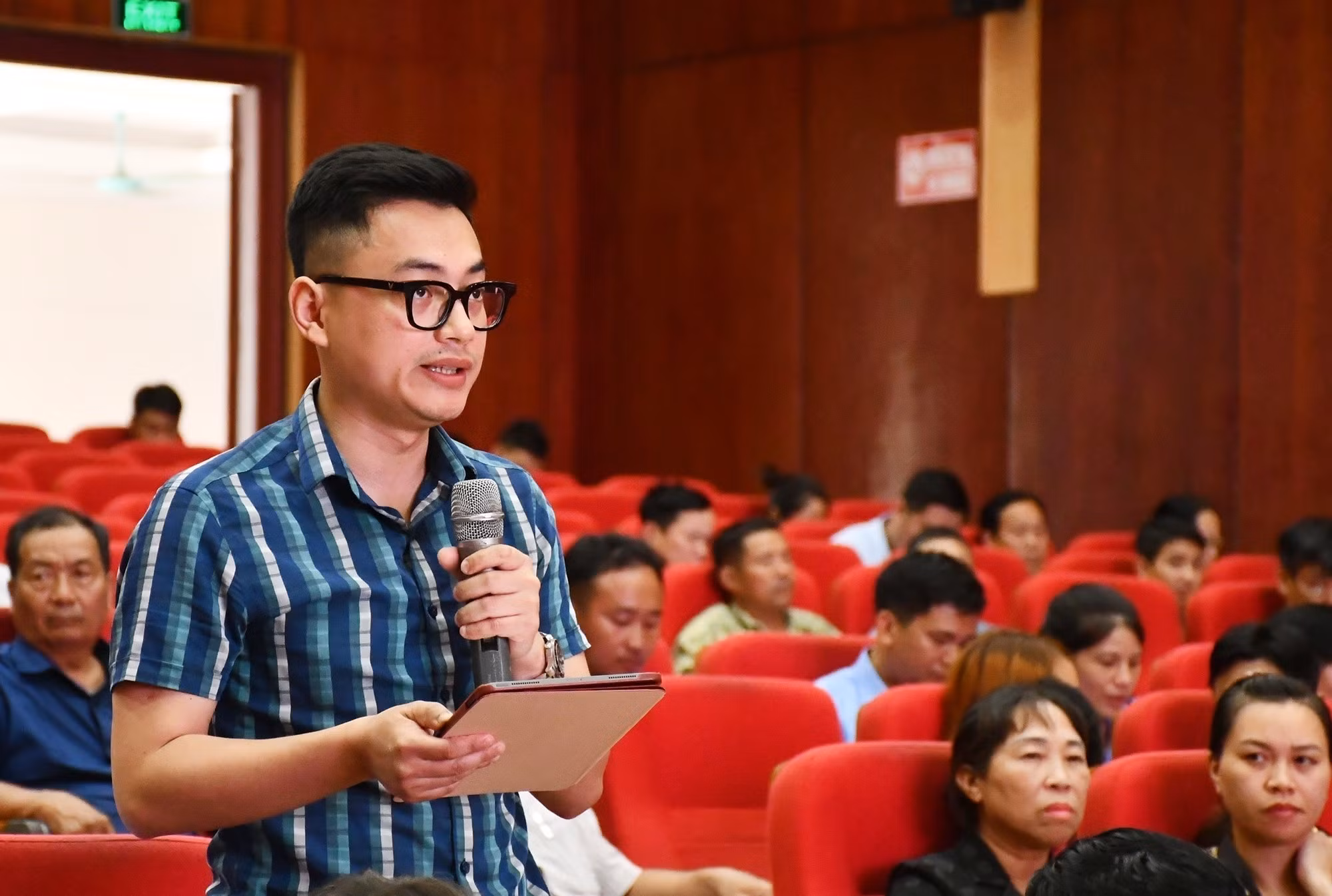 Cử tri Lào Cai kiến nghị tháo gỡ khó khăn, vướng mắc trong phát triển kinh tế - xã hội địa phương ảnh 2