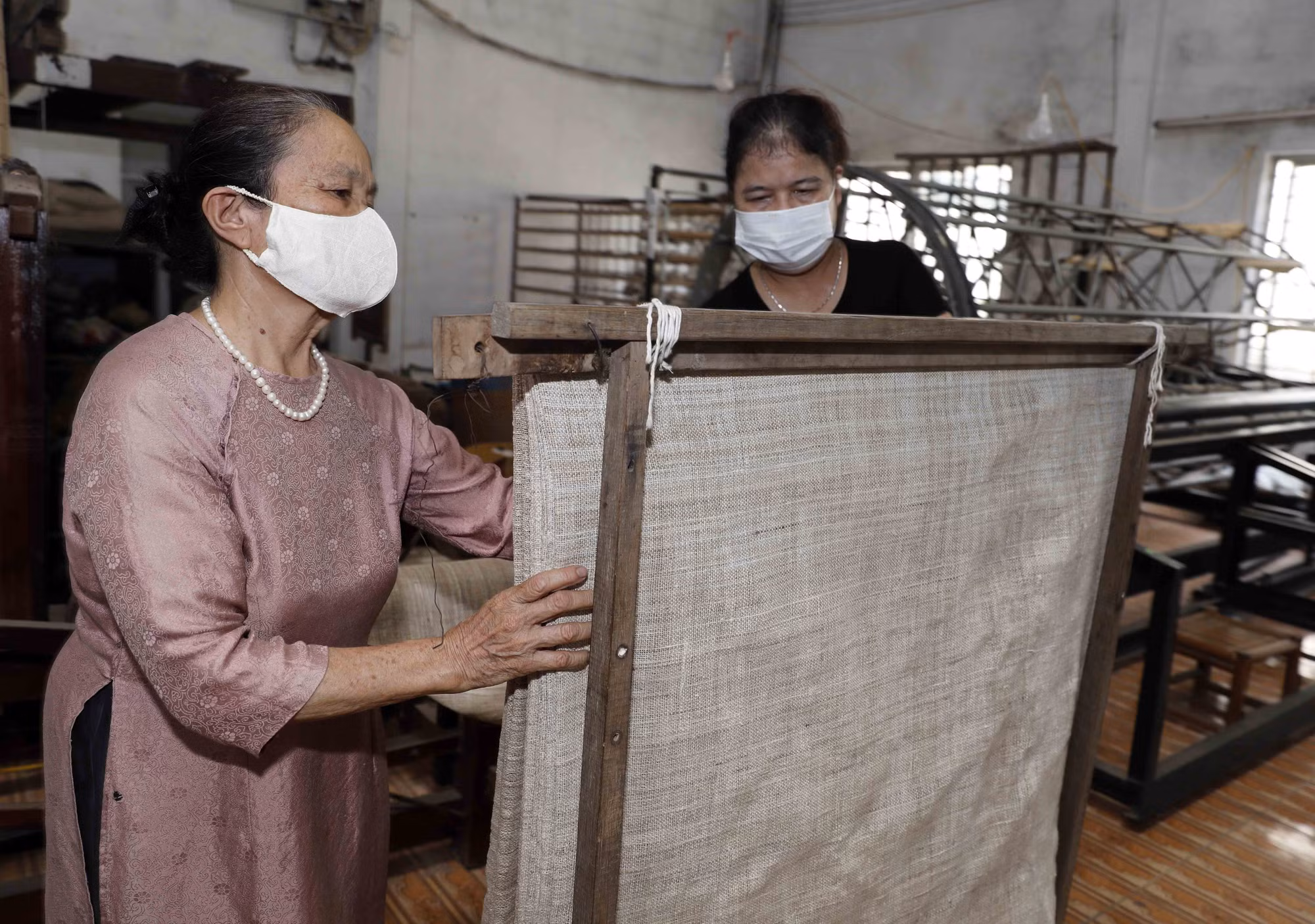 Nghệ nhân ưu tú Phan Thị Thuận được vinh danh “Công dân Thủ đô ưu tú” năm 2021 ảnh 5