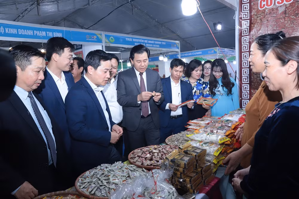 Khai mạc Hội chợ giống, vật tư thiết bị nông nghiệp, nông sản an toàn, sản phẩm OCOP, làng nghề Hà Nội năm 2023 ảnh 5