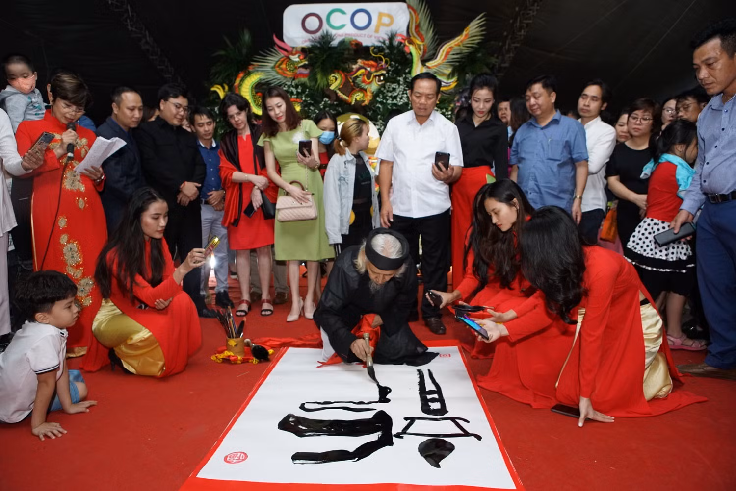 Hà Nội lần đầu tiên giới thiệu, quảng bá, kết nối sản phẩm OCOP gắn với văn hóa các tỉnh Đồng bằng sông Hồng ảnh 10