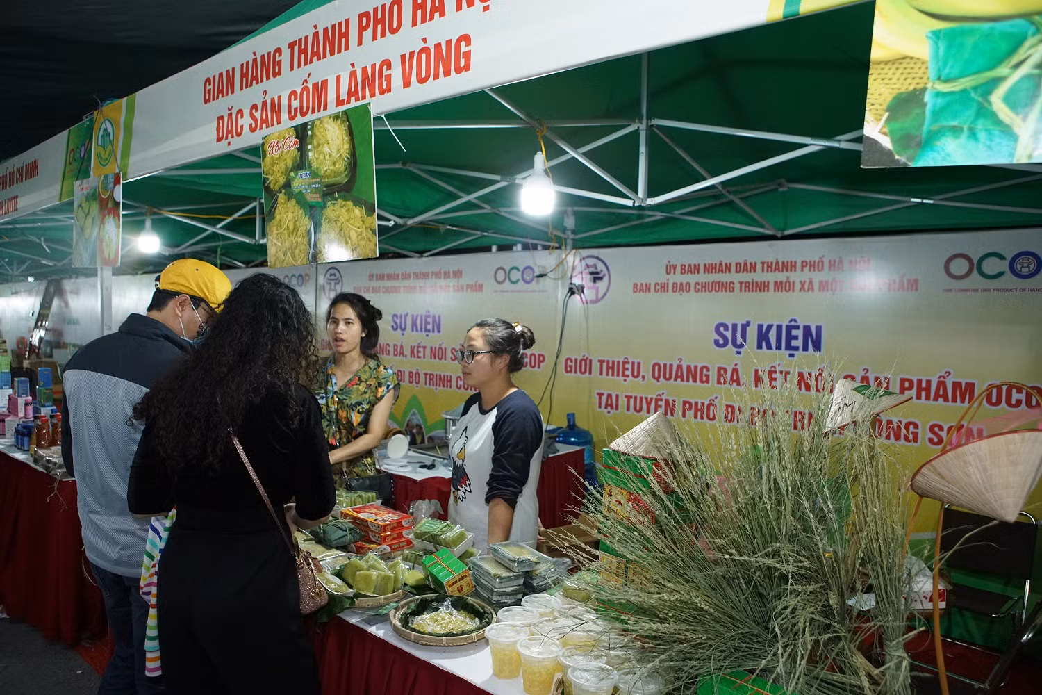 Hà Nội lần đầu tiên giới thiệu, quảng bá, kết nối sản phẩm OCOP gắn với văn hóa các tỉnh Đồng bằng sông Hồng ảnh 4 Hà Nội lần đầu tiên giới thiệu, quảng bá, kết nối sản phẩm OCOP gắn với văn hóa các tỉnh Đồng bằng sông Hồng ảnh 4