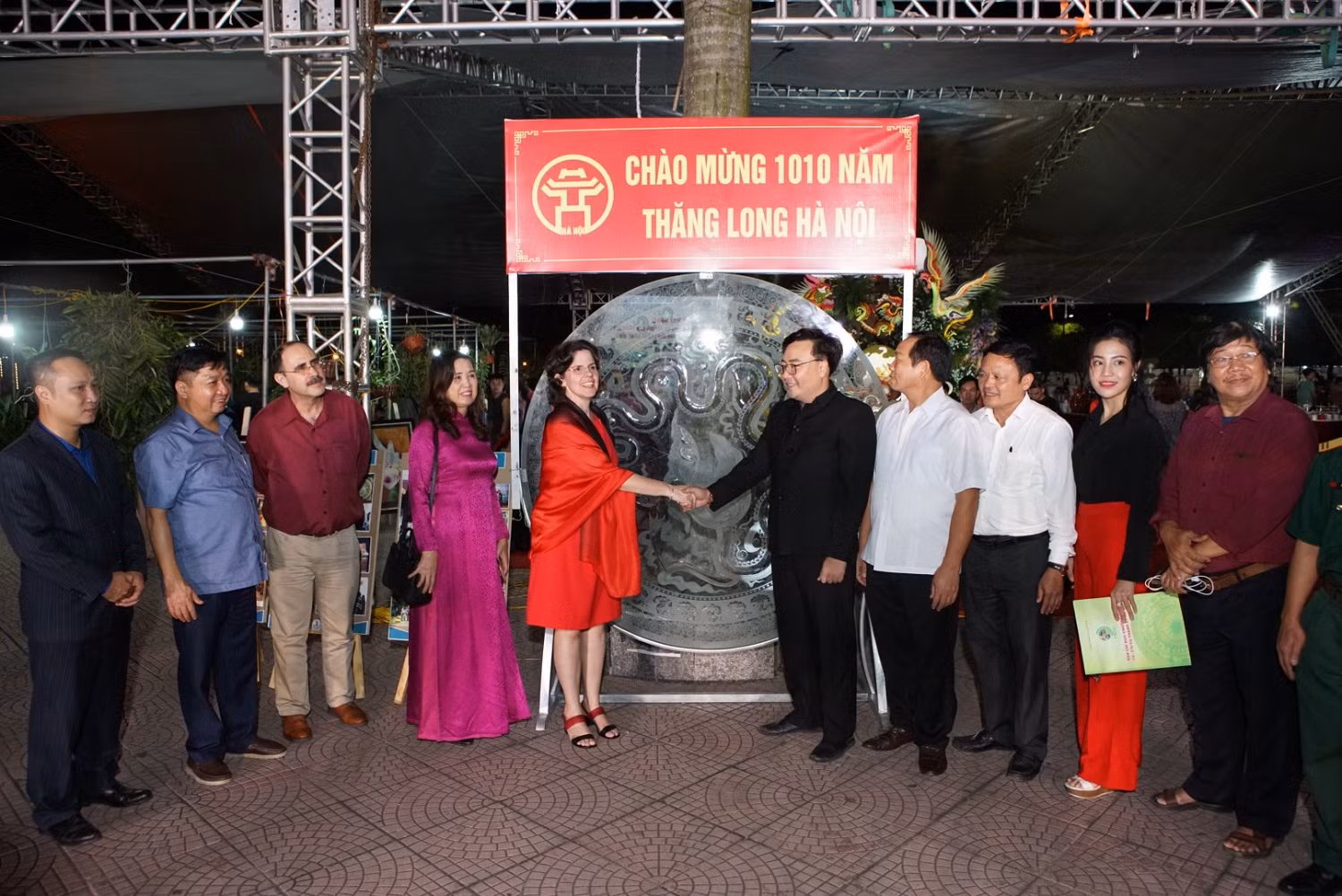 Hà Nội lần đầu tiên giới thiệu, quảng bá, kết nối sản phẩm OCOP gắn với văn hóa các tỉnh Đồng bằng sông Hồng ảnh 8