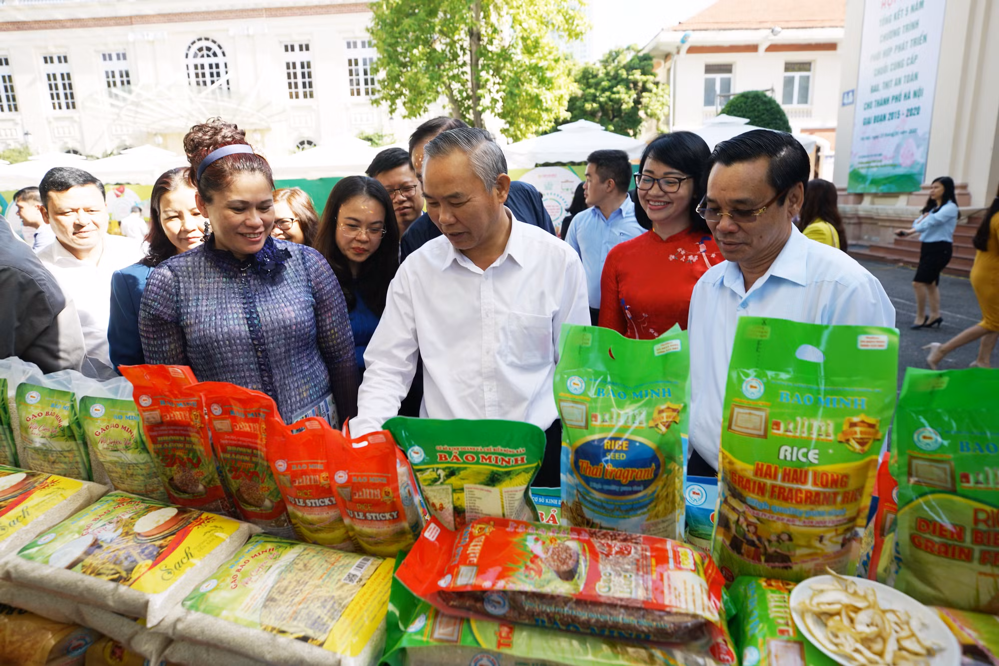 Hà Nội tổ chức tổng kết chương trình phối hợp phát triển chuỗi cung cấp rau, thịt an toàn giai đoạn 2015 - 2020 ảnh 12