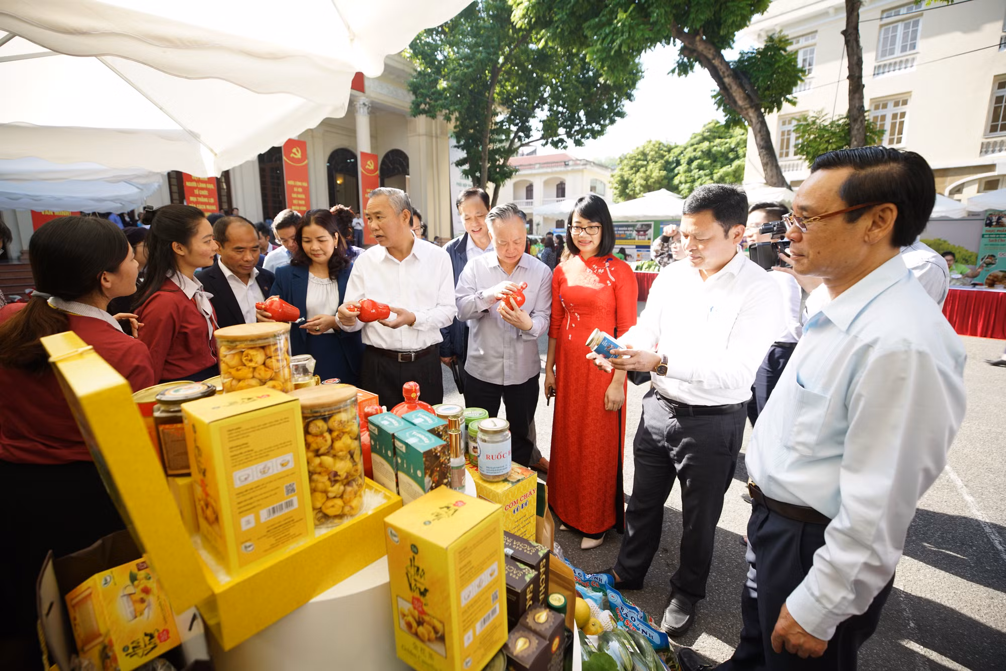 Hà Nội tổ chức tổng kết chương trình phối hợp phát triển chuỗi cung cấp rau, thịt an toàn giai đoạn 2015 - 2020 ảnh 10