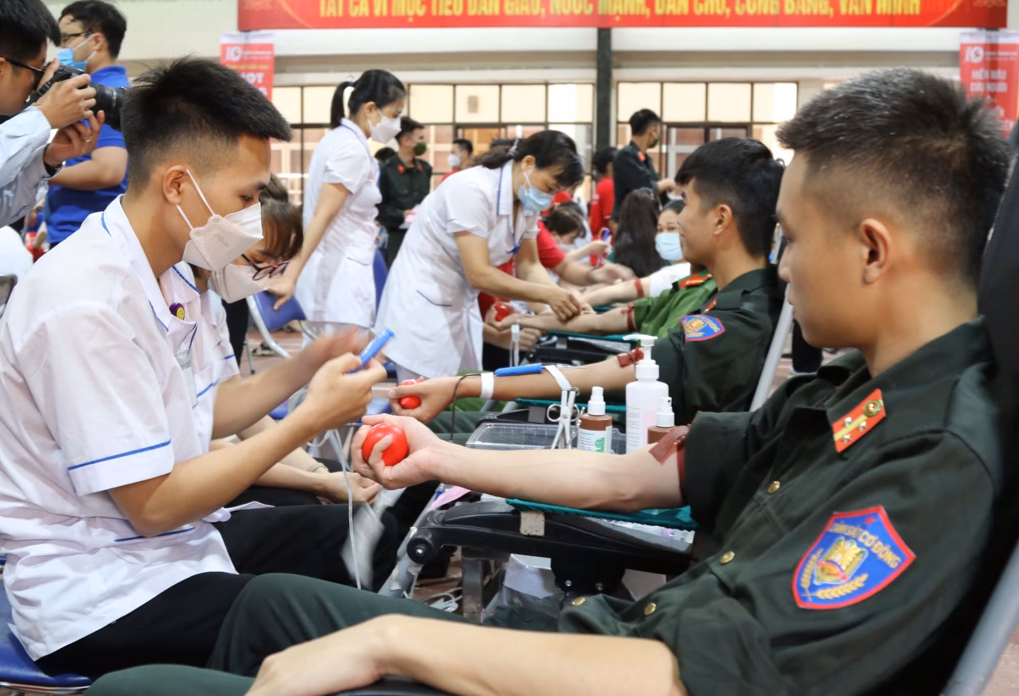 Khai mạc “Hành trình đỏ” và Ngày hội hiến máu “Giọt hồng xứ Lạng” ảnh 3
