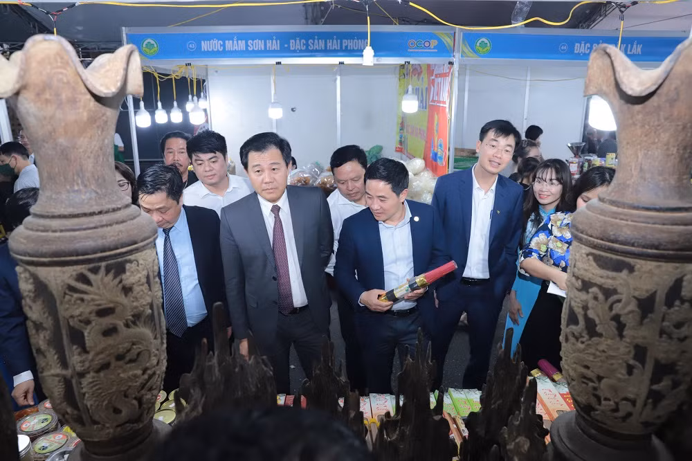 Khai mạc Hội chợ giống, vật tư thiết bị nông nghiệp, nông sản an toàn, sản phẩm OCOP, làng nghề Hà Nội năm 2023 ảnh 4 Khai mạc Hội chợ giống, vật tư thiết bị nông nghiệp, nông sản an toàn, sản phẩm OCOP, làng nghề Hà Nội năm 2023 ảnh 4