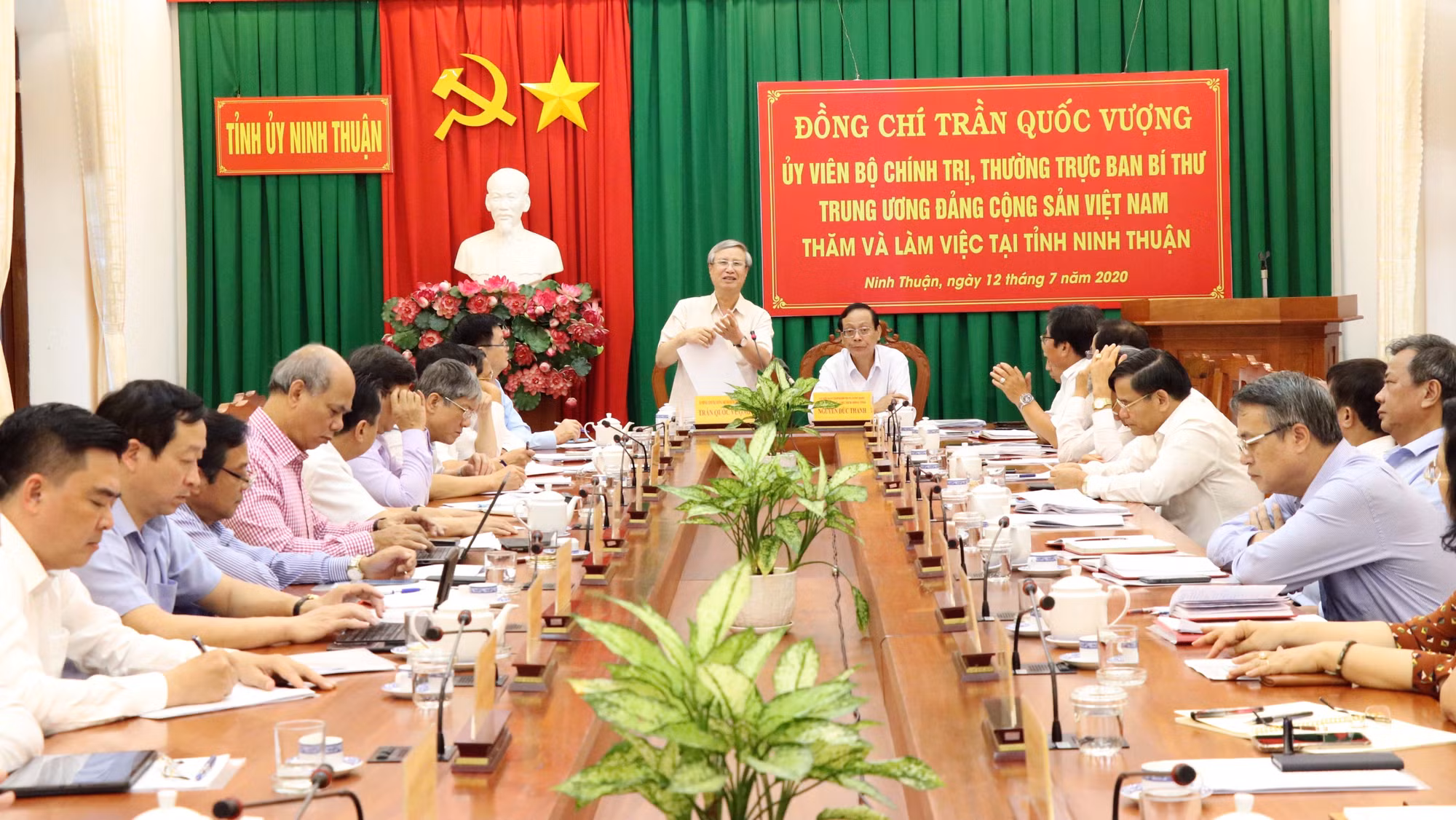 Đồng chí Trần Quốc Vượng thăm, làm việc tại Ninh Thuận ảnh 1