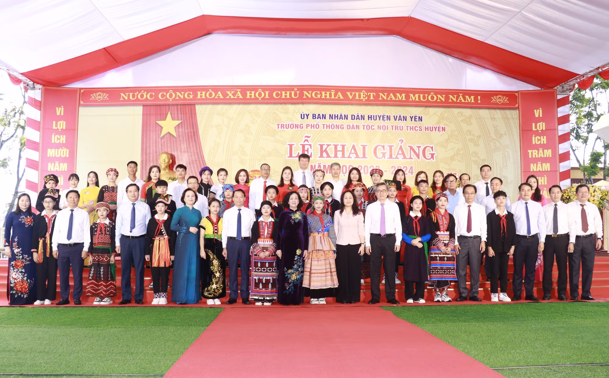 Thường trực Ban Bí thư Trương Thị Mai dự khai giảng năm học mới và làm việc tại tỉnh Yên Bái ảnh 3