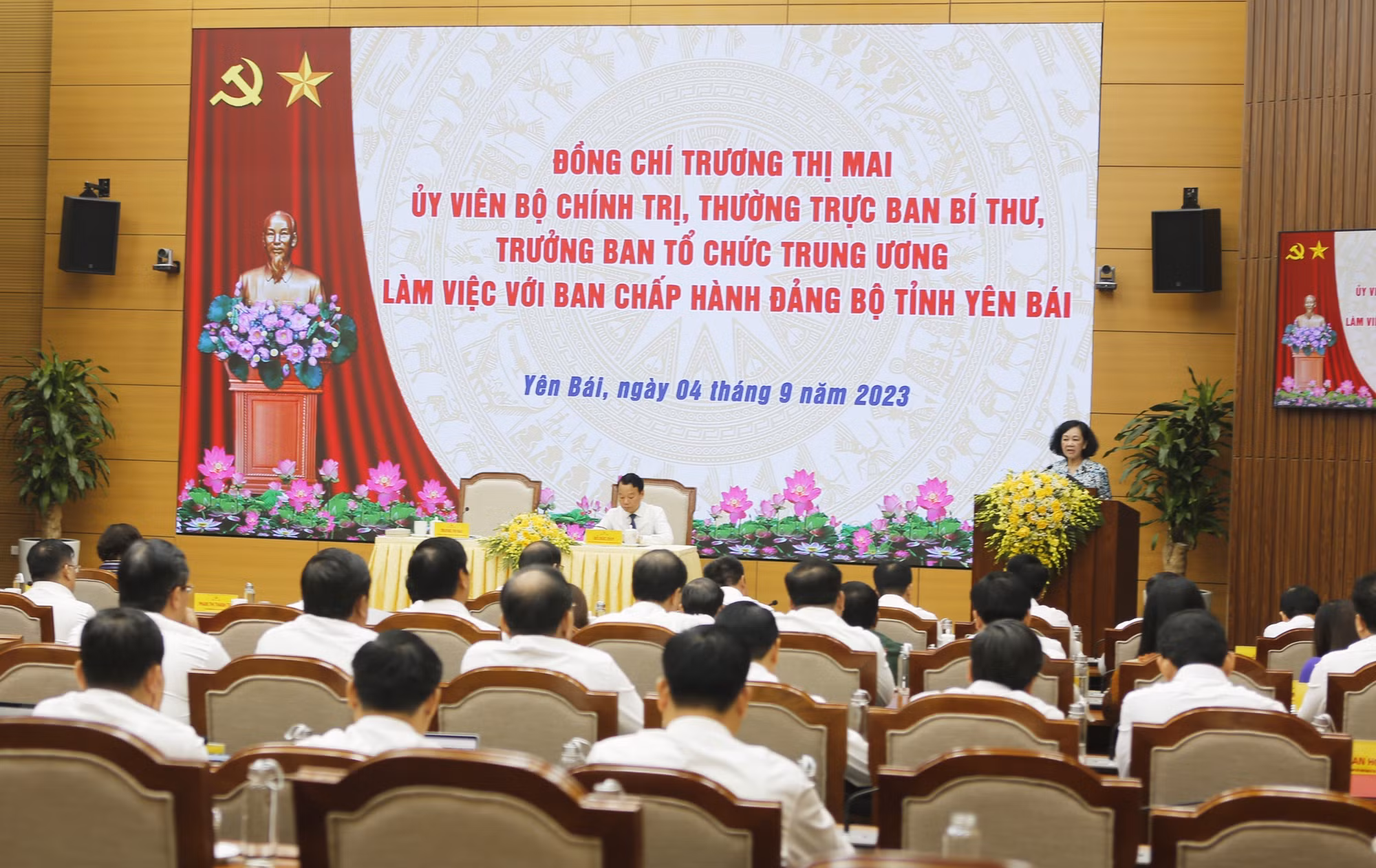 Thường trực Ban Bí thư Trương Thị Mai dự khai giảng năm học mới và làm việc tại tỉnh Yên Bái ảnh 1