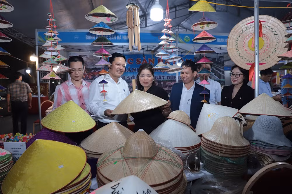 Khai mạc Hội chợ giống, vật tư thiết bị nông nghiệp, nông sản an toàn, sản phẩm OCOP, làng nghề Hà Nội năm 2023 ảnh 7