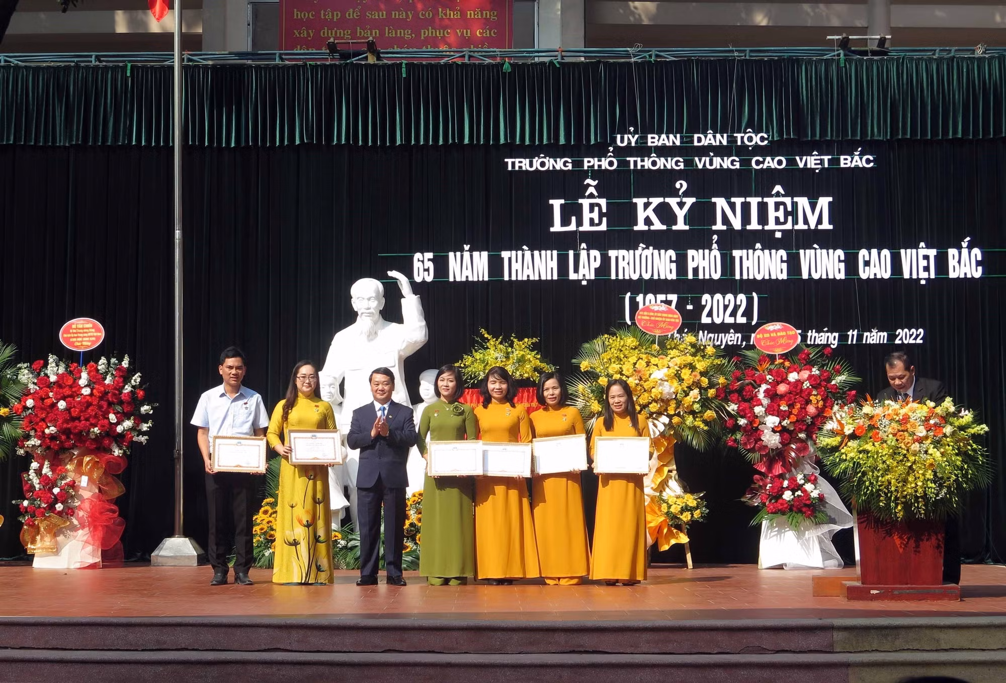Trường phổ thông Vùng cao Việt Bắc - Nơi "chắp cánh" cho học sinh dân tộc thiểu số ảnh 2
