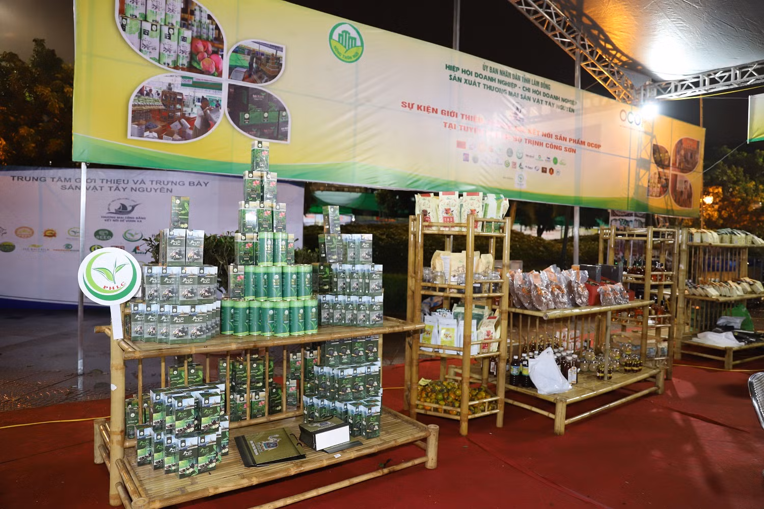 Khai mạc sự kiện kết nối sản phẩm OCOP, đặc sản vùng miền gắn với văn hóa các tỉnh miền Trung và Tây Nguyên ảnh 8