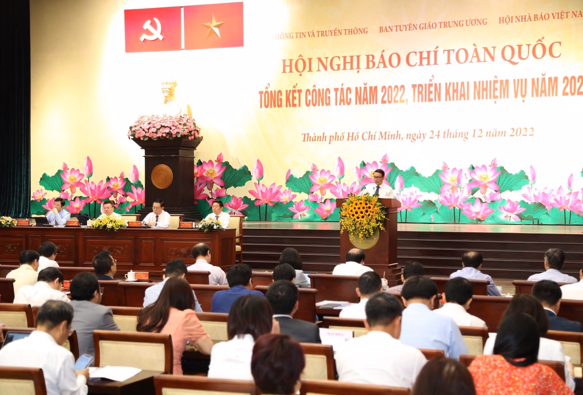 Xây dựng nền báo chí cách mạng hiện đại, đáp ứng yêu cầu thông tin trong tình hình mới ảnh 1 Xây dựng nền báo chí cách mạng hiện đại, đáp ứng yêu cầu thông tin trong tình hình mới ảnh 1