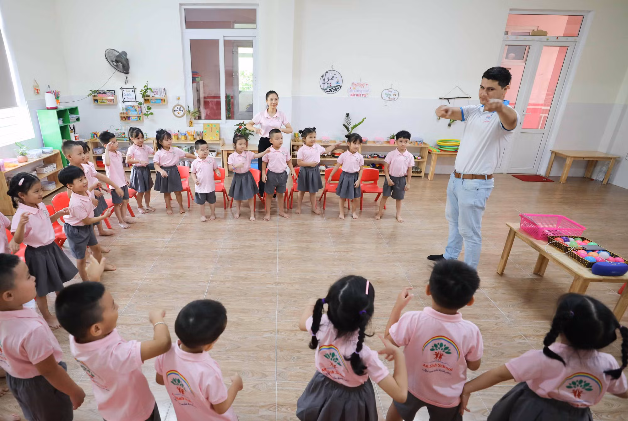 Năm học 2023 - 2024: "Xây dựng trường mầm non hạnh phúc, lấy trẻ em làm trung tâm" ảnh 6