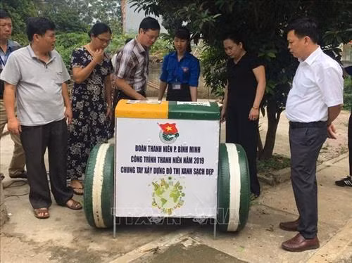 Thùng rác thông minh đã được lựa chọn đặt tại một số tổ dân phố trên địa bàn phường Bình Minh, thành phố Lào Cai được nhiều phản hồi tích cực của người dân. Ảnh: Hương Thu – TTXVN