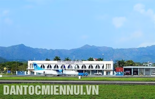 Bảo tàng Chiến thắng lịch sử Điện Biên Phủ giữa lòng thành phố. Ảnh: Hoàng Hà Sân bay Mường Thanh, nay là Cảng hàng không Điện Biên Phủ . Ảnh: Phan Tuấn Anh