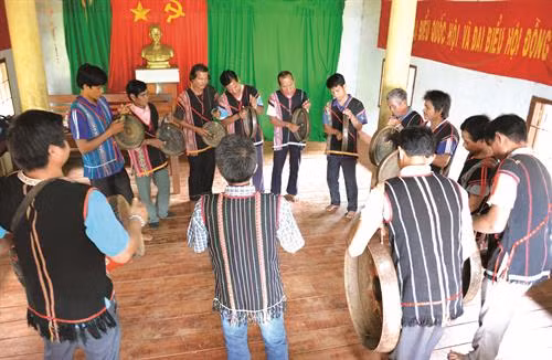 Nhiều năm qua, người Xê-đăng trên Cao nguyên Đắk Lắk luôn nỗ lực giữ gìn bản sắc văn hóa cồng chiêng.