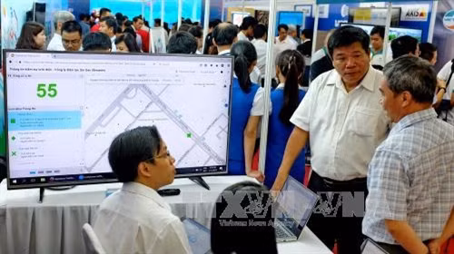 Khách tham quan Hội chợ. Ảnh: Thế Anh-TTXVN