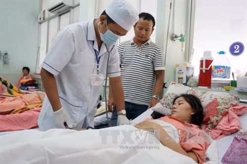 Thai phụ được chăm sóc điều trị sau phẫu thuật. Ảnh: Phương Vy-TTXVN