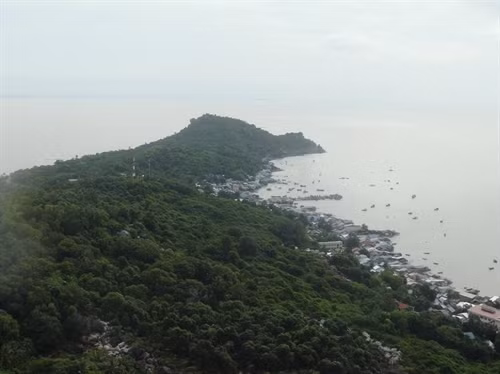 Toàn cảnh Hòn Tre. Ảnh: Vũ Phan