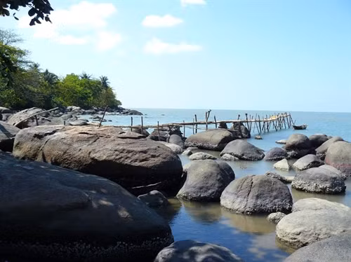 Khung cảnh bình yên những ngày lặng sóng.