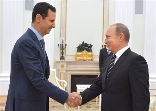 Trong ảnh (tư liệu): Tổng thống Nga Vladimir Putin (phải) và Tổng thống Syria Bashar al-Assad trong cuộc gặp ở thủ đô Moskva, Nga ngày 20/10/2015. EPA/TTXVN
