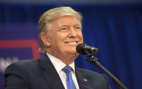 Ứng cử viên Donald Trump trong chiến dịch vận động tranh cử ở Newtown, bang Pennsylvania ngày 21/10. AFP/TTXVN
