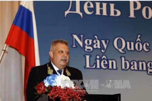 Tổng Lãnh sự Liên bang Nga tại Thành phố Hồ Chí Minh Popov Aleksei đọc diễn văn tại lễ kỷ niệm. Ảnh: Hoàng Hải – TTXVN.