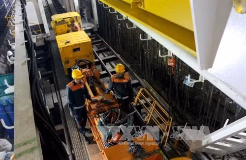 Thiết bị đào ngầm TBM được lắp đặt để khoan đào dưới độ sâu 17 m dưới lòng đất. Ảnh: An Hiếu - TTXVN