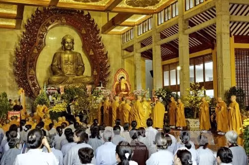 Quang cảnh lễ khai mạc Pháp hội Dược sư xuân Đinh Dậu 2017. Ảnh: Thế Anh-TTXVN