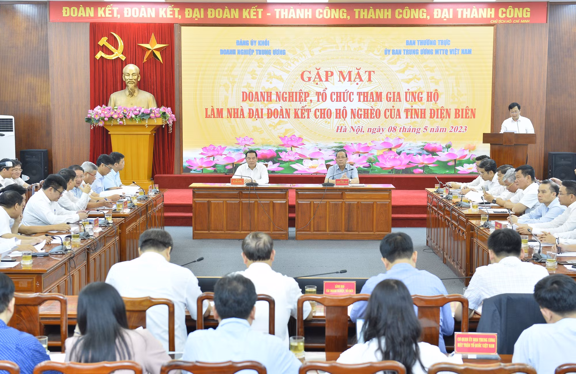 Đồng hành cùng Mặt trận hiện thực hóa mục tiêu 5.000 căn nhà cho hộ nghèo tỉnh Điện Biên ảnh 1