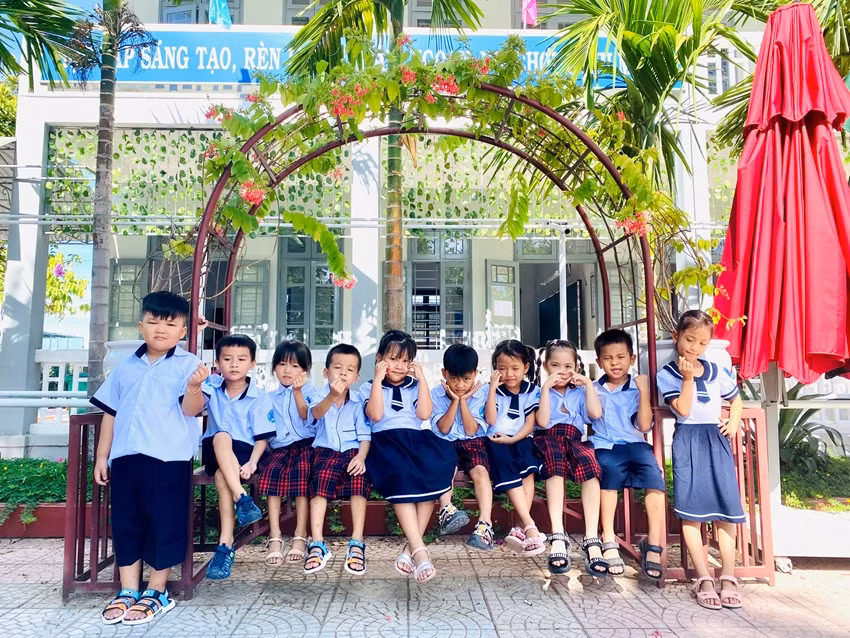 Thừa Thiên - Huế hỗ trợ học sinh vùng cao đến trường ảnh 1