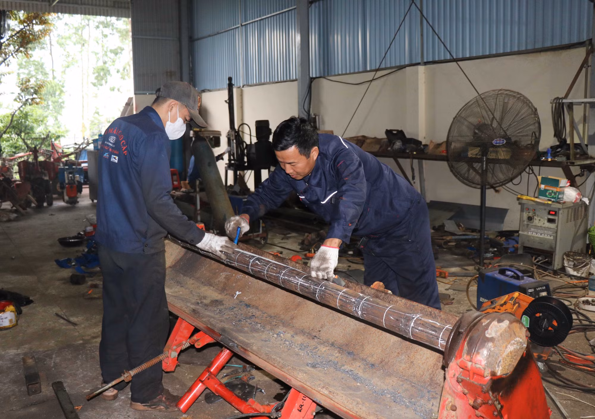 Phùng Văn Nam - Người nông dân đam mê sáng chế máy móc phục vụ nông nghiệp ảnh 3