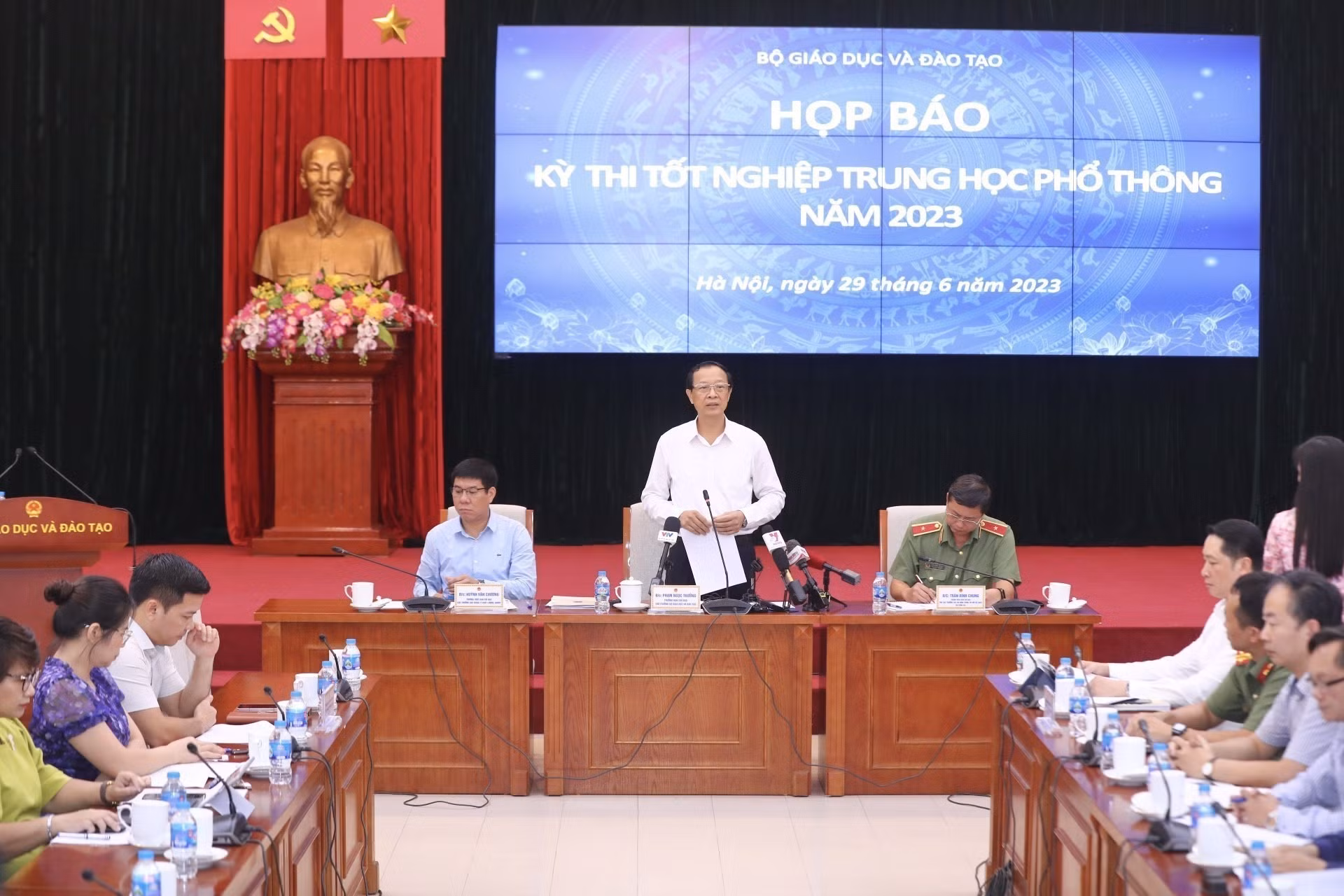 Kỳ thi tốt nghiệp THPT 2023: Bộ Giáo dục và Đào tạo giải đáp nhiều nội dung “nóng” về đề thi ảnh 2