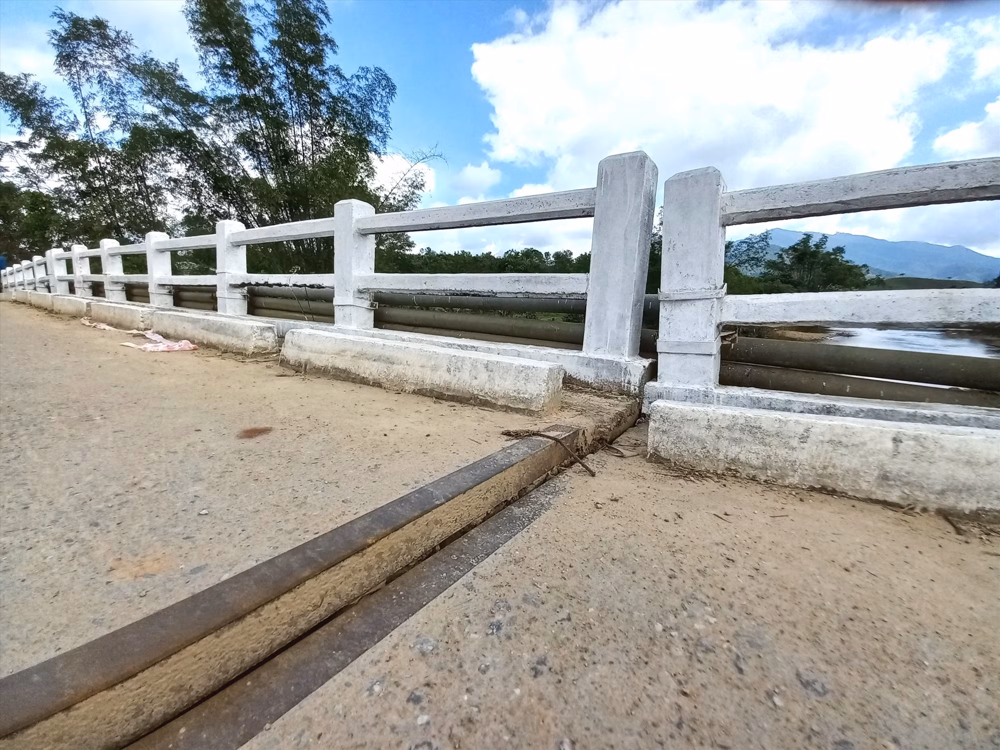 Cần sớm thay thế cầu Vầu có nguy cơ bị sập ở huyện miền núi Đông Giang ảnh 1