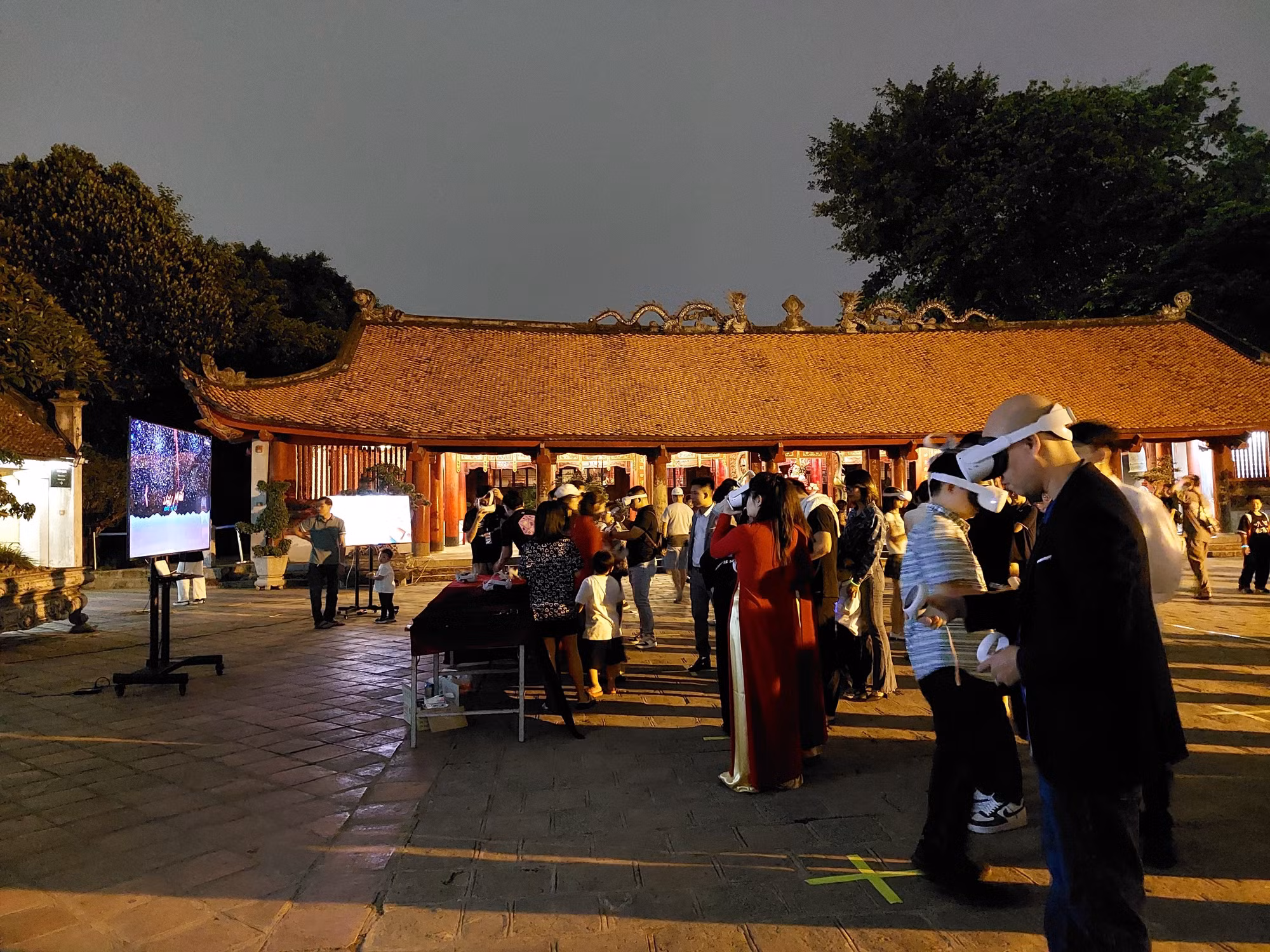 Hà Nội: Thử nghiệm tour đêm Văn Miếu - Quốc Tử Giám "Tinh hoa đạo học" ảnh 2