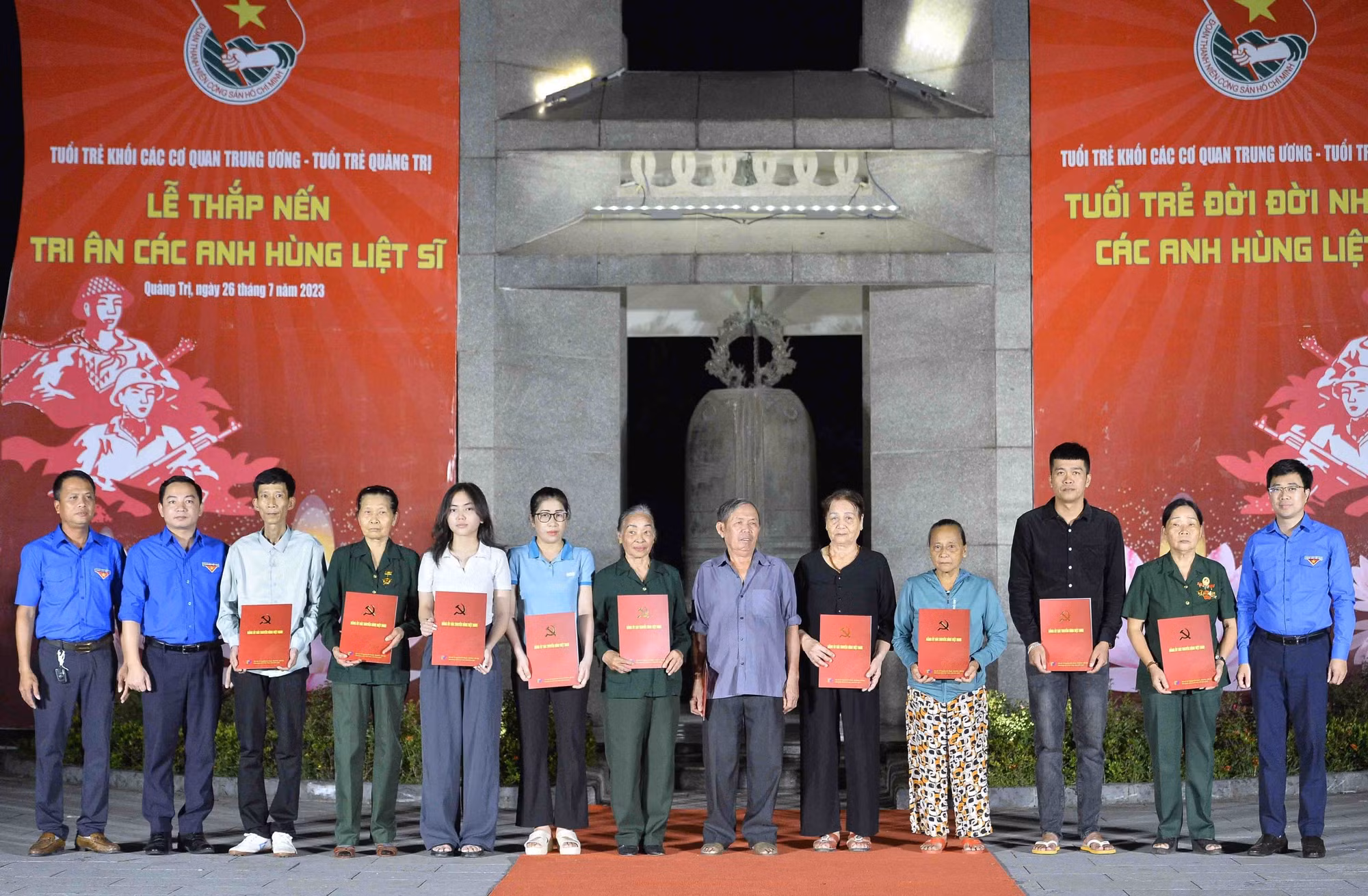 Ngày Thương binh - Liệt sỹ 27/7: Thắp nến tri ân những người con ưu tú của đất nước với những nghi thức đẹp đẽ nhất ảnh 5