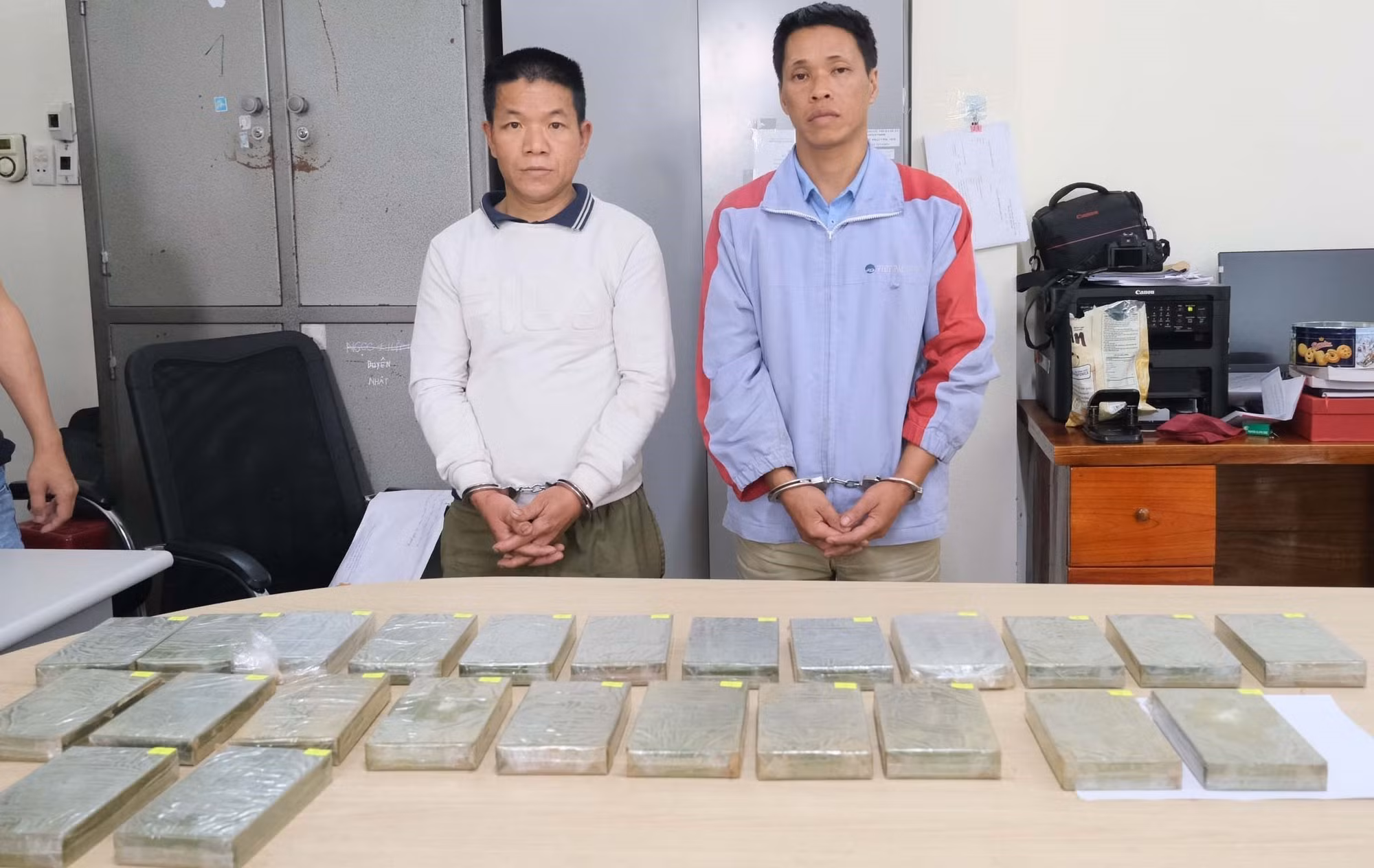 Cao Bằng: Bắt 6 đối tượng, thu giữ 24 bánh heroin ảnh 1 Cao Bằng: Bắt 6 đối tượng, thu giữ 24 bánh heroin ảnh 1